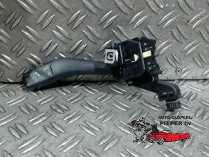 Gebruikte Richtingaanwijzer Schakelaar Volkswagen Golf VI (5K1) 1.4 TSI 122 16V Prijs € 26,25 Margeregeling aangeboden door Autosloperij Pieper BV