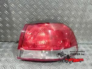 Gebruikte Achterlicht rechts Volkswagen Golf VI (5K1) 1.4 TSI 122 16V Prijs € 42,00 Margeregeling aangeboden door Autosloperij Pieper BV