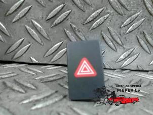 Gebruikte Paniekverlichtings Schakelaar Volkswagen Golf VI (5K1) 1.4 TSI 122 16V Prijs € 10,50 Margeregeling aangeboden door Autosloperij Pieper BV