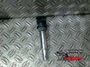 Gebruikte Bobine Volkswagen Golf VI (5K1) 1.4 TSI 122 16V Prijs € 21,00 Margeregeling aangeboden door Autosloperij Pieper BV