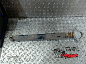 Gebruikte Schokdemper rechts-achter Volkswagen Golf VI (5K1) 1.4 TSI 122 16V Prijs € 25,41 Inclusief btw aangeboden door Autosloperij Pieper BV