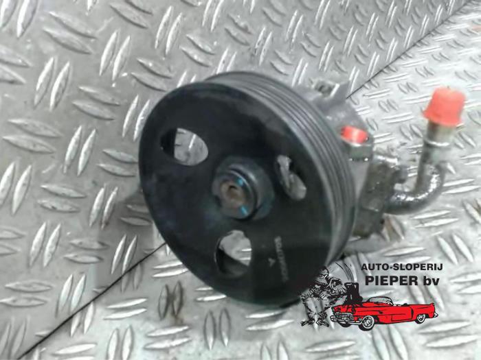 Servopomp van een Chevrolet Captiva (C100) 2.4 16V 4x4 2006