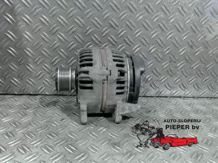 Gebruikte Dynamo Volkswagen Golf V (1K1) 2.0 FSI 16V Prijs € 47,25 Margeregeling aangeboden door Autosloperij Pieper BV
