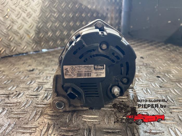 Gebruikte Dynamo Renault Twingo (C06) 1.2 16V Prijs € 36,75 Margeregeling aangeboden door Autosloperij Pieper BV