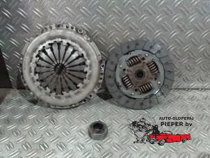Gebruikte Koppelingsset (compleet) Peugeot 208 I (CA/CC/CK/CL) 1.2 Vti 12V PureTech 82 Prijs € 78,75 Margeregeling aangeboden door Autosloperij Pieper BV
