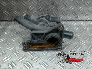 Gebruikte Thermostaathuis Ford Focus 3 1.0 Ti-VCT EcoBoost 12V 100 Prijs € 26,25 Margeregeling aangeboden door Autosloperij Pieper BV