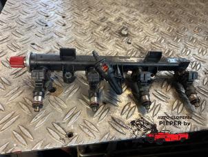 Gebruikte Injector brug Fiat Punto Evo (199) 1.4 16V MultiAir Start&Stop Prijs € 57,75 Margeregeling aangeboden door Autosloperij Pieper BV