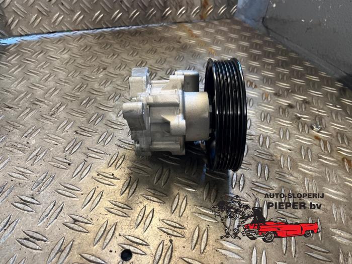 Gebruikte Servopomp Mercedes E (W210) 2.4 E-240 V6 18V Prijs € 52,50 Margeregeling aangeboden door Autosloperij Pieper BV