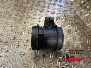 Gebruikte Luchtmassameter Mercedes E (W210) 2.4 E-240 V6 18V Prijs € 52,50 Margeregeling aangeboden door Autosloperij Pieper BV