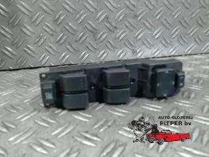 Gebruikte Schakelaar Elektrisch Raam Mazda 5 (CR19) 1.8i 16V Prijs € 52,50 Margeregeling aangeboden door Autosloperij Pieper BV