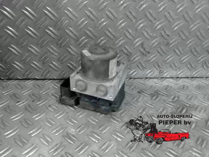 Gebruikte ABS Pomp Ford Fiesta 5 (JD/JH) 1.4 16V Prijs € 131,25 Margeregeling aangeboden door Autosloperij Pieper BV