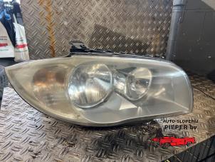 Gebruikte Rechter Koplamp BMW 1 serie (E87/87N) 116i 1.6 16V Prijs op aanvraag aangeboden door Autosloperij Pieper BV