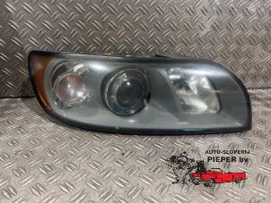 Gebruikte Koplamp rechts Volvo V50 (MW) 2.4 20V Prijs € 183,75 Margeregeling aangeboden door Autosloperij Pieper BV