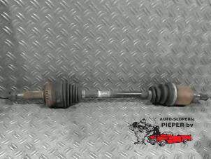 Gebruikte Aandrijfas links-voor Kia Cee'd Sporty Wagon (EDF) 1.4 16V Prijs € 52,50 Margeregeling aangeboden door Autosloperij Pieper BV