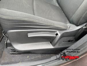 Gebruikte Voorstoel links Renault Grand Scénic III (JZ) 1.4 16V TCe 130 Prijs € 175,00 Margeregeling aangeboden door Autosloperij Pieper BV