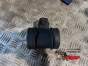 Gebruikte Luchtmassameter Opel Zafira (F75) 2.0 16V Turbo OPC Prijs op aanvraag aangeboden door Autosloperij Pieper BV