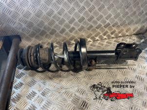 Gebruikte Veerpoot rechts-voor Opel Zafira (F75) 2.0 16V Turbo OPC Prijs op aanvraag aangeboden door Autosloperij Pieper BV