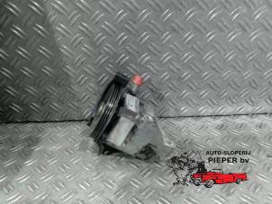 Gebruikte Servopomp Alfa Romeo 159 (939AX) 1.9 JTS 16V Prijs € 157,50 Margeregeling aangeboden door Autosloperij Pieper BV