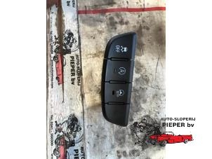 Gebruikte Start/Stop schakelaar Opel Karl 1.0 12V Prijs € 21,00 Margeregeling aangeboden door Autosloperij Pieper BV