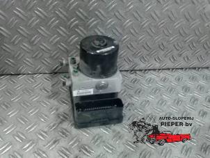 Gebruikte ABS Pomp Peugeot 206+ (2L/M) 1.1 XR,XS Prijs € 94,50 Margeregeling aangeboden door Autosloperij Pieper BV