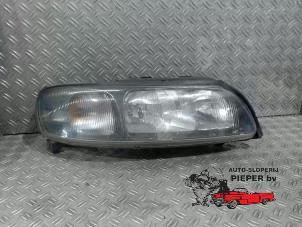 Gebruikte Koplamp rechts Volvo V70 (SW) 2.4 20V 170 Prijs € 36,75 Margeregeling aangeboden door Autosloperij Pieper BV