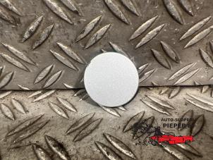 Gebruikte Afdekkap Sleepoog voor Volkswagen Golf Plus (5M1/1KP) 1.4 TSI 122 16V Prijs € 10,50 Margeregeling aangeboden door Autosloperij Pieper BV