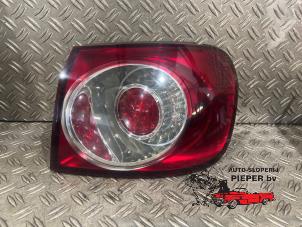 Gebruikte Achterlicht rechts Volkswagen Golf Plus (5M1/1KP) 1.4 TSI 122 16V Prijs € 78,75 Margeregeling aangeboden door Autosloperij Pieper BV