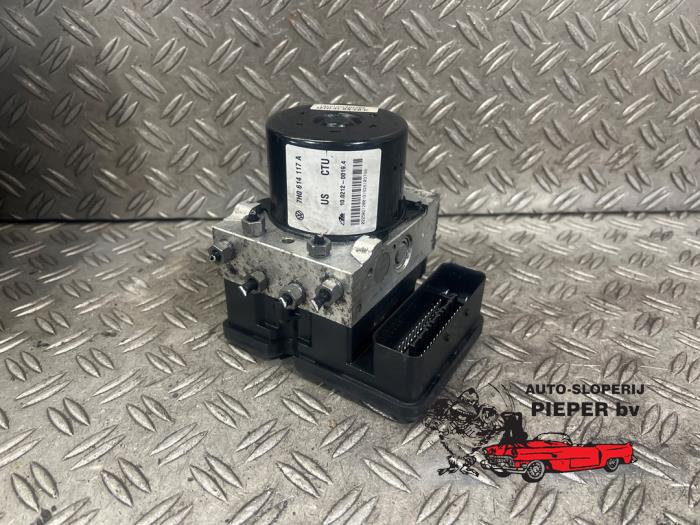 Gebruikte ABS Pomp Volkswagen Transporter T5 2.5 TDi Prijs € 577,50 Margeregeling aangeboden door Autosloperij Pieper BV