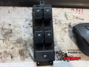 Gebruikte Ruit schakelaar elektrisch Opel Antara (LA6) 2.4 16V 4x4 Prijs € 36,75 Margeregeling aangeboden door Autosloperij Pieper BV