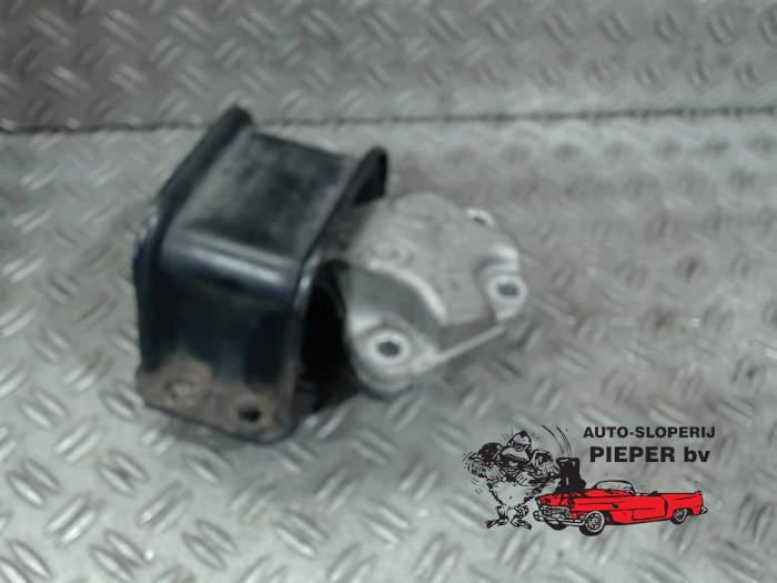 Gebruikte Motorsteun Peugeot Partner (GC/GF/GG/GJ/GK) 1.6 HDI 90 16V Prijs € 36,75 Margeregeling aangeboden door Autosloperij Pieper BV