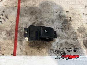 Gebruikte Ruit schakelaar elektrisch Opel Antara (LA6) 2.4 16V 4x4 Prijs € 10,50 Margeregeling aangeboden door Autosloperij Pieper BV