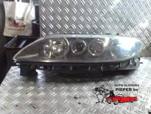 Gebruikte Linker Koplamp Mazda 6 (GG12/82) 1.8i 16V Prijs op aanvraag aangeboden door Autosloperij Pieper BV