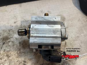 Gebruikte Hogedrukpomp Volkswagen Golf V (1K1) 1.6 Prijs op aanvraag aangeboden door Autosloperij Pieper BV