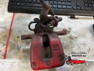 Gebruikte Remklauw (Tang) links-achter Volkswagen Touran (1T1/T2) 1.4 16V TSI 170 Prijs € 47,25 Margeregeling aangeboden door Autosloperij Pieper BV