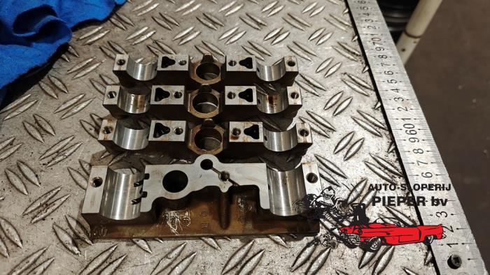 Cilinderkop van een Volkswagen Polo IV (9N1/2/3) 1.2 12V 2005