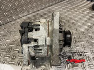 Gebruikte Alternator Renault Twingo II (CN) 1.2 16V Prijs € 42,00 Margeregeling aangeboden door Autosloperij Pieper BV