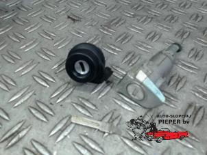 Gebruikte Kontaktslot + Sleutel Seat Leon (5FB) 1.2 TSI Ecomotive 16V Prijs € 47,25 Margeregeling aangeboden door Autosloperij Pieper BV