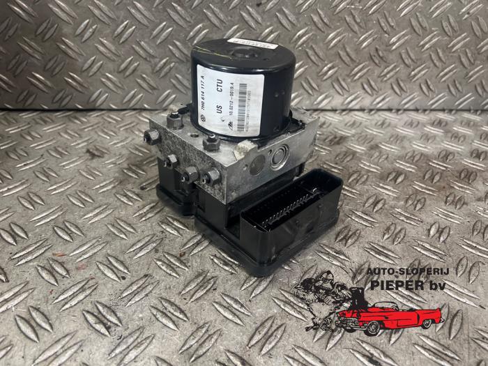 Gebruikte ABS Pomp Volkswagen Transporter T5 1.9 TDi Prijs € 577,50 Margeregeling aangeboden door Autosloperij Pieper BV