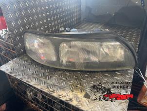 Gebruikte Koplamp rechts Volvo V70 (SW) 2.3 T5 20V Prijs op aanvraag aangeboden door Autosloperij Pieper BV