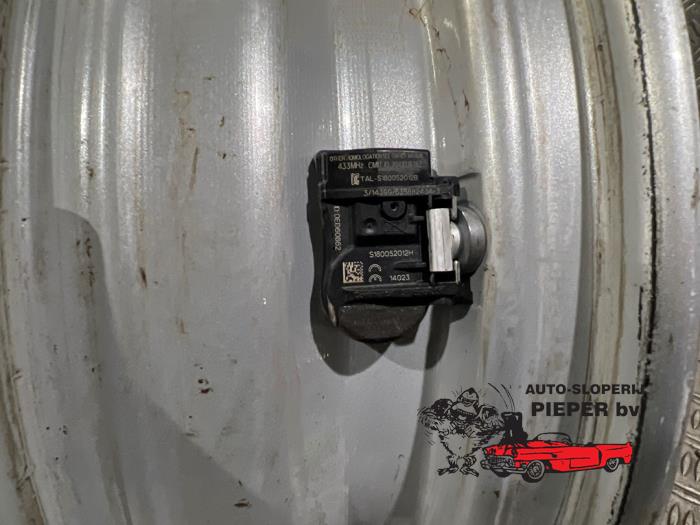 Velg van een Hyundai i20 1.2i 16V 2010