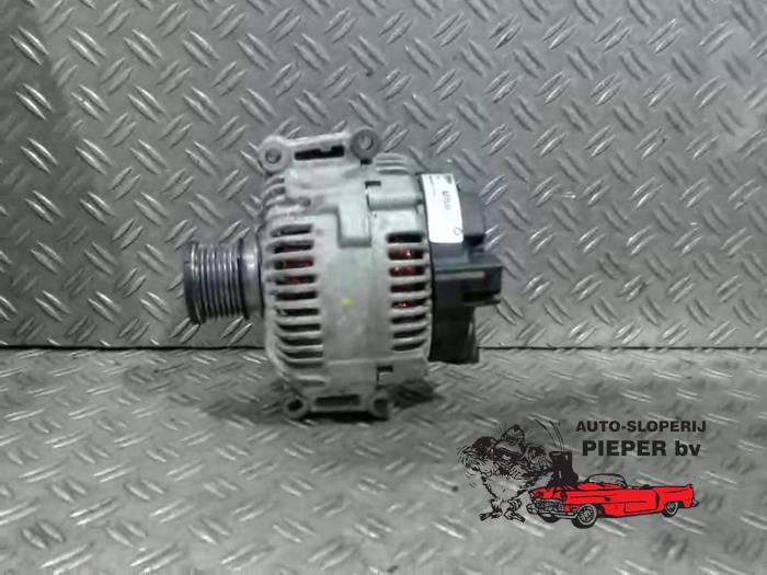 Gebruikte Dynamo Mercedes C Combi (S203) 3.0 C-320 CDI V6 24V Prijs € 105,00 Margeregeling aangeboden door Autosloperij Pieper BV