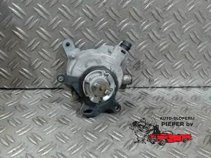 Gebruikte Vacuumpomp (Benzine) Ford Focus 3 Wagon 1.0 Ti-VCT EcoBoost 12V 125 Prijs € 105,00 Margeregeling aangeboden door Autosloperij Pieper BV