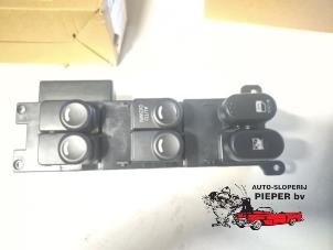 Nieuwe Raam schakelaar elektrisch Hyundai i30 (FD) 1.6 CRDi 16V VGT LP Prijs € 88,94 Inclusief btw aangeboden door Autosloperij Pieper BV