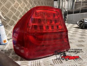 Gebruikte Achterlicht links BMW 3 serie (E90) 318i 16V Prijs € 52,50 Margeregeling aangeboden door Autosloperij Pieper BV