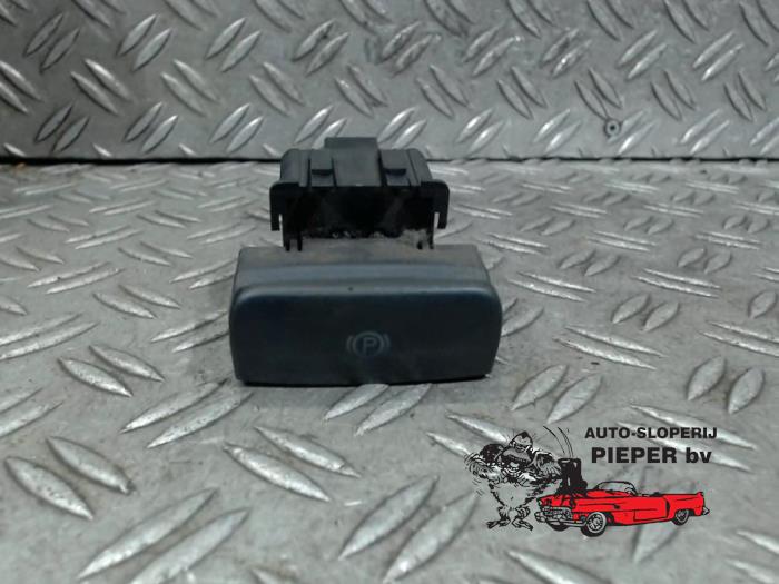 Gebruikte Handrem schakelaar Citroen C4 Picasso (UD/UE/UF) 1.8 16V Prijs € 31,50 Margeregeling aangeboden door Autosloperij Pieper BV