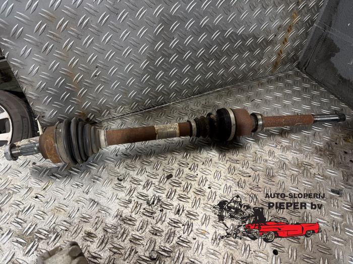 Gebruikte Aandrijfas rechts-voor Peugeot 207/207+ (WA/WC/WM) 1.6 16V RC Turbo Prijs € 36,75 Margeregeling aangeboden door Autosloperij Pieper BV