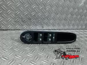 Gebruikte Raam schakelaar elektrisch Alfa Romeo 159 (939AX) 2.0 JTDm 170 16V Prijs € 52,50 Margeregeling aangeboden door Autosloperij Pieper BV