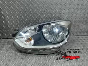 Gebruikte Koplamp links Volkswagen Up! (121) 1.0 12V 60 Prijs € 131,25 Margeregeling aangeboden door Autosloperij Pieper BV