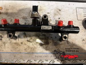 Gebruikte Injector brug Ford Mondeo IV Wagon 2.0 TDCi 140 16V Prijs € 52,50 Margeregeling aangeboden door Autosloperij Pieper BV