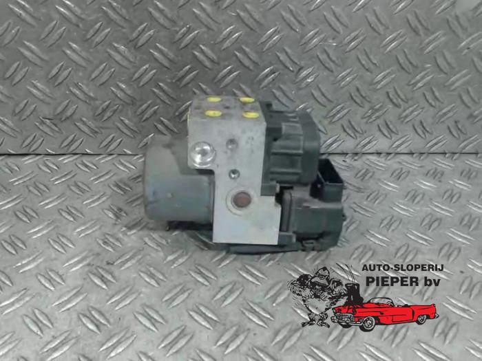 Gebruikte ABS Pomp MG ZR 1.8 16V VVC 160 Prijs € 78,75 Margeregeling aangeboden door Autosloperij Pieper BV